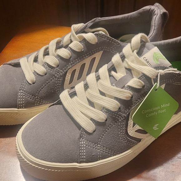Cariuma Shoes - Cariuma Gray Sneakers with Cream Laces